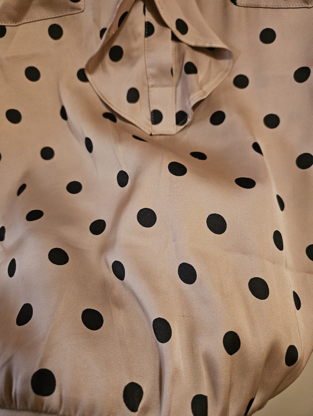 White House Black Market Beige/Tan & Black Polka Dot Lovely Ruffle Blouse, Sz 8 - Picture 4 of 16